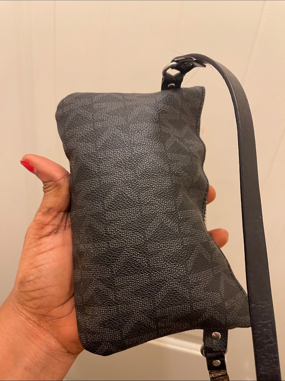 Michael Michael Kors please check all picture of condition - Picture 9 of 17